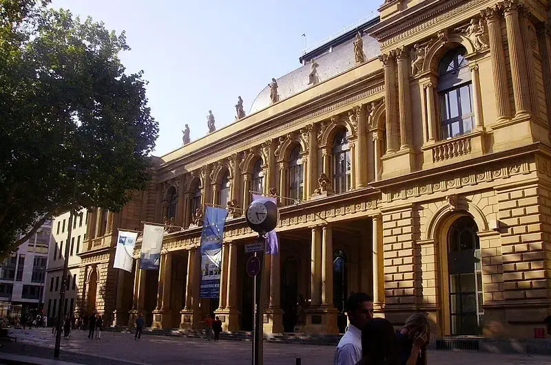 fassade-der-frankfurter-boerse